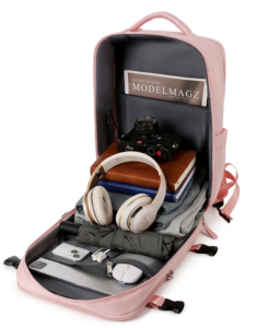 Scientific layered design for rational storage, meeting the large-capacity needs of daily commuting and business trips