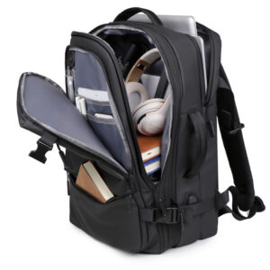 Large-capacity computer backpack for more organized storage