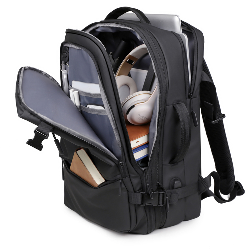 Large-capacity computer backpack for more organized storage
