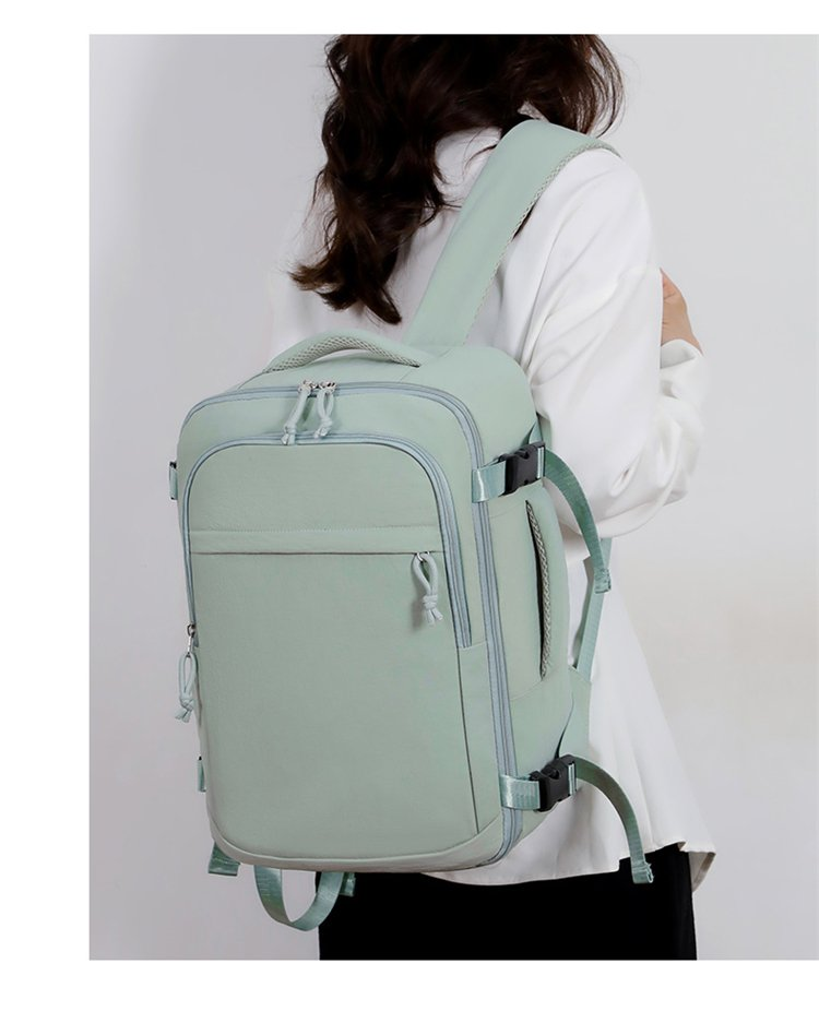 A decent and stylish business backpack that easily handles various workplace occasions